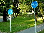 Ker�kp�r�t a parkban