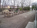Pihenő a bejárat mellett Pihenő a bejárat mellett