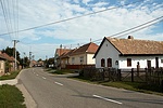 A főutca és a tájház A főutca és a tájház