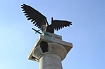 105. állomás: Ongaújfalu, Turul szobor 105. állomás: Ongaújfalu, Turul szobor