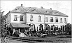 A kastély régen. Itt őrizték közel egy évig a háború elől menekített Nagyváradi Levéltár anyagát. A kastély régen. Itt őrizték közel egy évig a háború elől menekített Nagyváradi Levéltár anyagát.