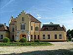 A kastély homlokzata A kastély homlokzata