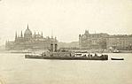 A brit cirkáló, HMS Ladybird a Dunán A brit cirkáló, HMS Ladybird a Dunán