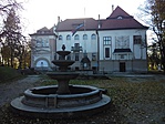 Szökőkút, zászló, múzeum ... Szökőkút, zászló, múzeum ...