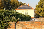 A láda karnyújtásra A láda karnyújtásra