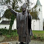 II. János Pál pápa szobra