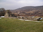 Pálos kolostorrom (távolban a Fehér-szikla)