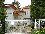 A ház az utcafrontról A ház az utcafrontról