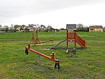 Játszótér, háttérben egy mini stadionnal. Játszótér, háttérben egy mini stadionnal.