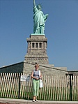 A névadó "Liberty" szobor előtt New Yorkban,2009-ben A névadó "Liberty" szobor előtt New Yorkban,2009-ben