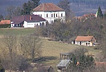 A faluház és a kastély a ládától