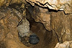 Régészeti leletek másolata a barlangban
