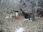 Barlang a Függő-kő mellett