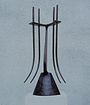 Saron harangja, 1990., bronz, 110x40x30 cm