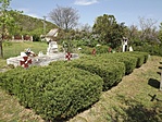 Az öt sír a csákvári temetőben