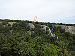 Második pont és a Pamlag-völgyi-hasadékbarlang (kék jel) helye