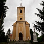 Római katolikus templom a dombtetőn