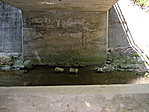 Vízmérce a híd alatt