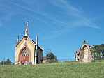 Kálvária-kápolna a múzeum feletti dombon