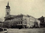 A Kálvin téri templomhoz csatlakozó épülettömb, melyben a Lónyay utcai épületek elkészültéig a gimnázium és az akadémiai is működött A Kálvin téri templomhoz csatlakozó épülettömb, melyben a Lónyay utcai épületek elkészültéig a gimnázium és az akadémiai is működött