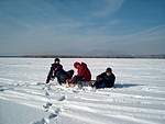 A láda felé a Velencei-tó jegén (2004. február) A láda felé a Velencei-tó jegén (2004. február)
