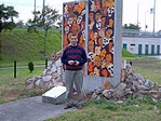 emlékműnél emlékműnél