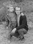 A papámmal, aki sikeres repülőmodellező volt. Fotó: Vác-Naszály, 1971. szeptember 27. A papámmal, aki sikeres repülőmodellező volt. Fotó: Vác-Naszály, 1971. szeptember 27.