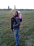 hátibabával, apa pedig a fotós :) hátibabával, apa pedig a fotós :)
